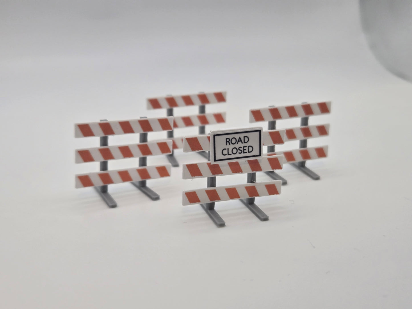 1/87Scale Type III Barricade *4 Pack* with Road Closed Sign