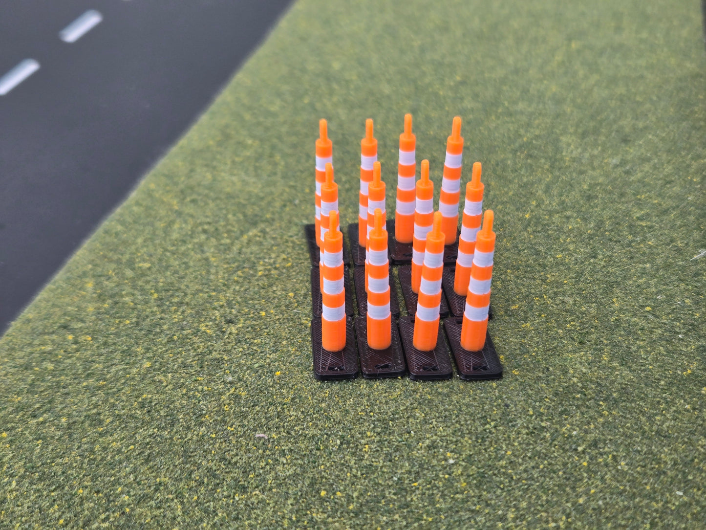 1/50 Scale Traffic Delineator Lane Dividers *12 Pack*