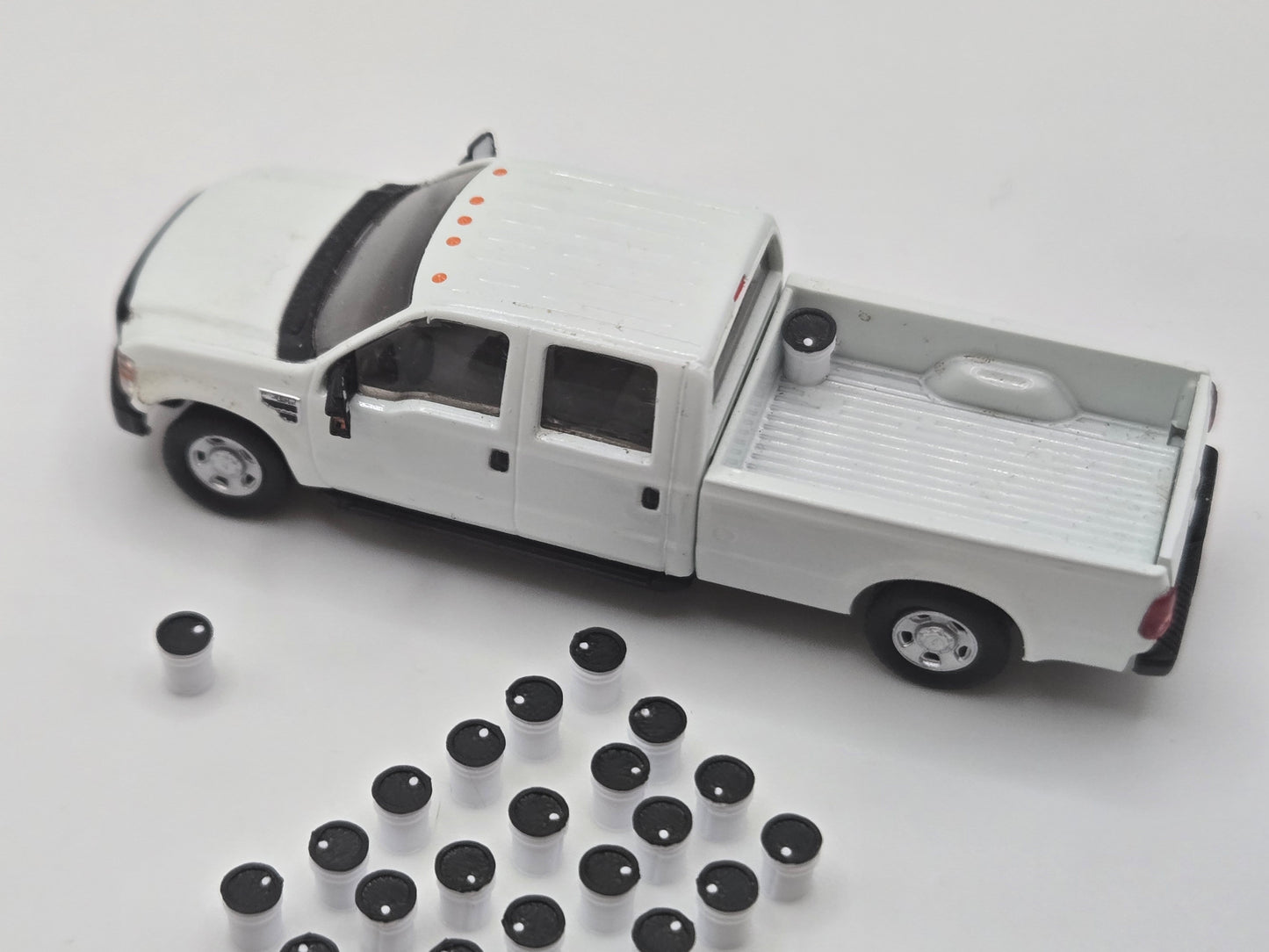 1/87 Scale 5 Gallon Buckets *24 Pack*