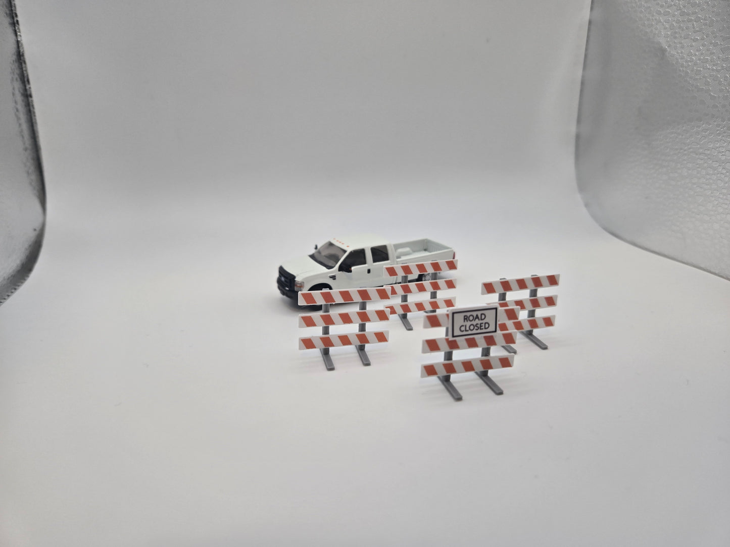 1/87Scale Type III Barricade *4 Pack* with Road Closed Sign