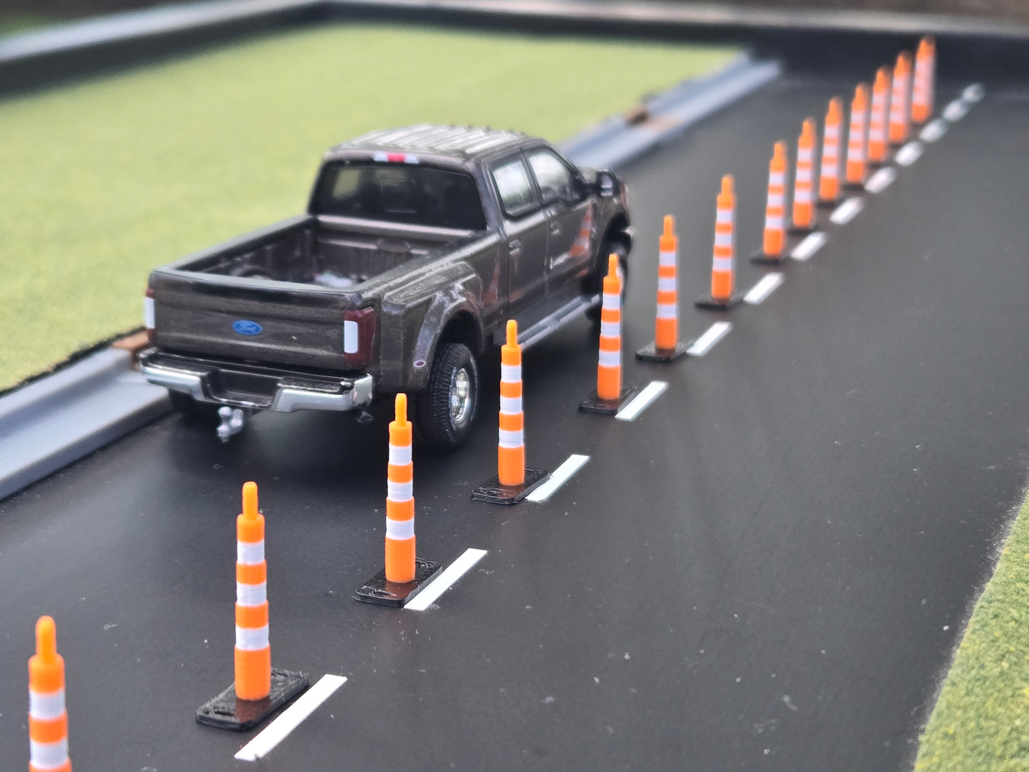 1/64 Scale Traffic Delineator Lane Dividers *15 Pack*