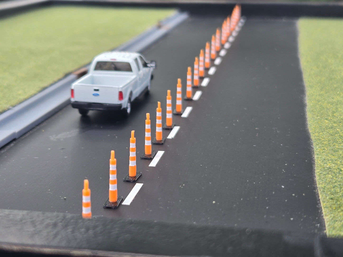 1/87 Scale Traffic Delineator Lane Dividers *20 Pack*