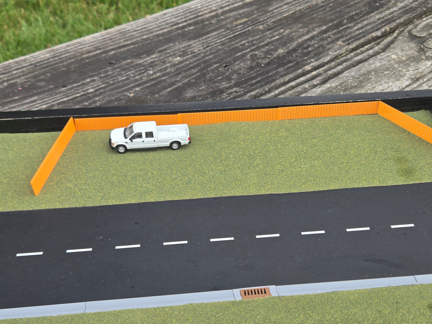 1/87 Scale Construction Fence 180 Feet *6 30' Sections*