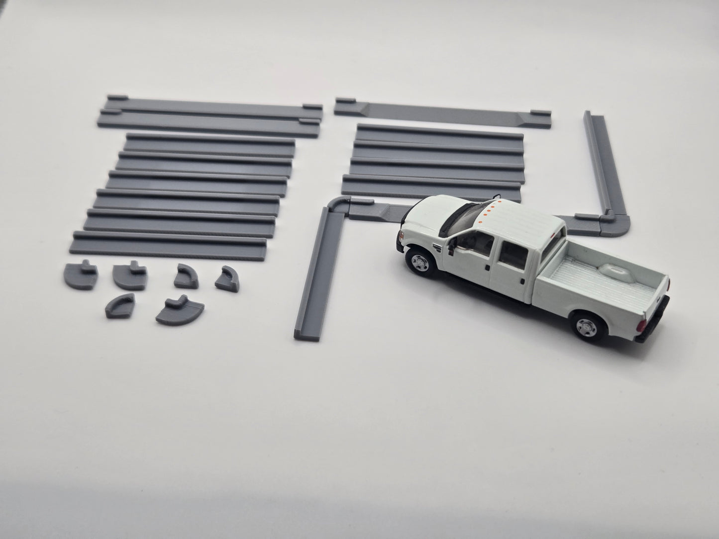 1/87 Scale 30" Curb 24 Piece Set