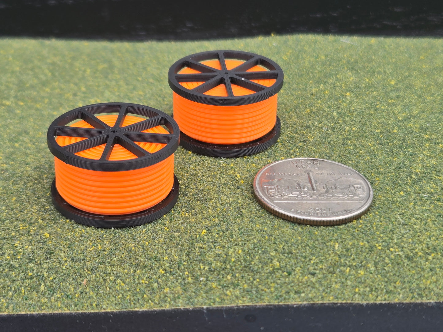 1/87 Scale Black Cable Reel With Orange Conduit Spool *2 Pack*