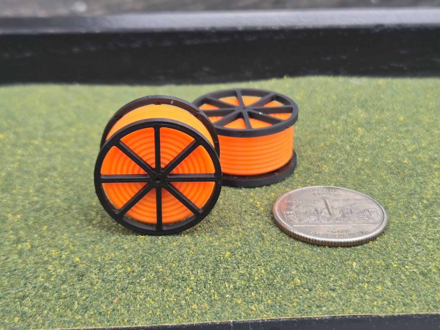 1/87 Scale Black Cable Reel With Orange Conduit Spool *2 Pack*